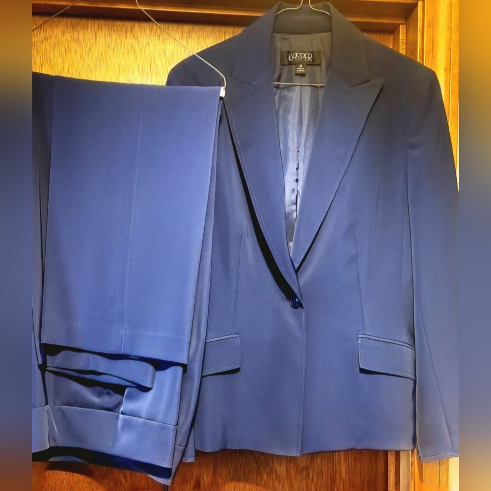 Kasper-Wonens attractive blue Pantsuit - size 12